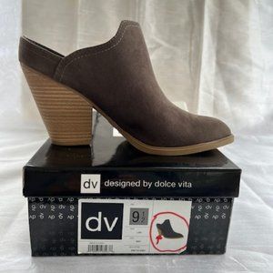DV by Dolce Vita FAUX SUEDE Slip On CHUNKY HEEL Mules Clogs NEW w/ BOX Size 9.5